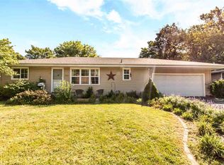 206 Schramm Dr, Pekin, IL 61554