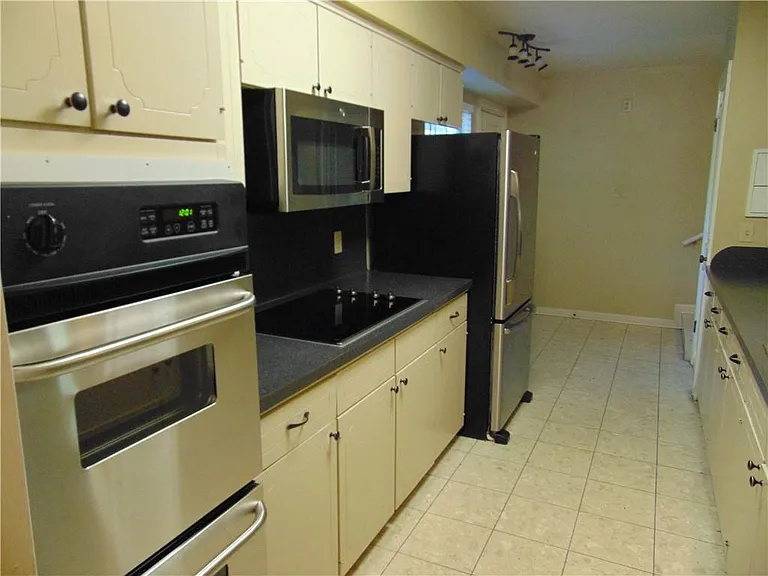 2516 Enfield Rd #101 — Photo 7