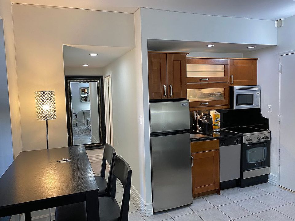 1st image of 150 W 51st St APT 1114