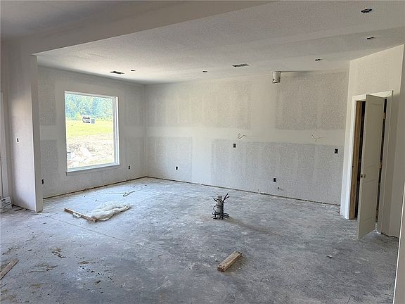 2nd image of 1318 Big Oak Dr