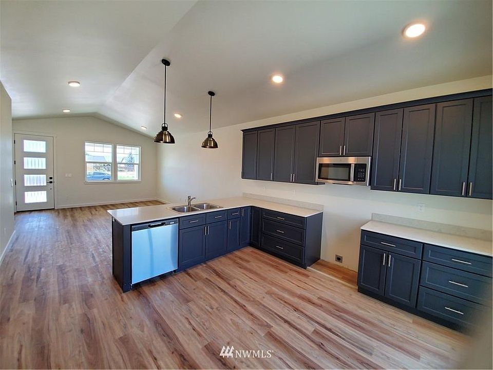 Kitchen of a similar model. Includes simialr finishes, and features are identical.