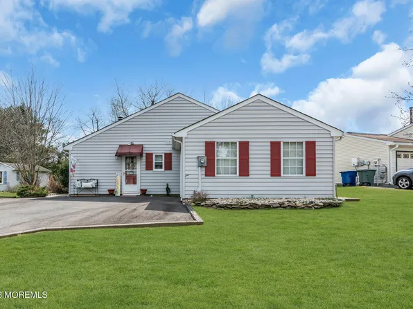 46 Pilgrim Avenue, Tinton Falls, NJ 07753