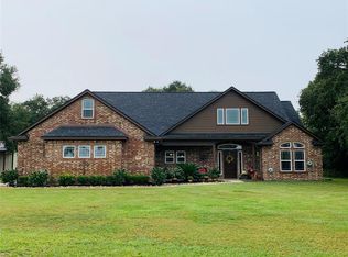 943 Buffalo Trl, Angleton, TX 77515