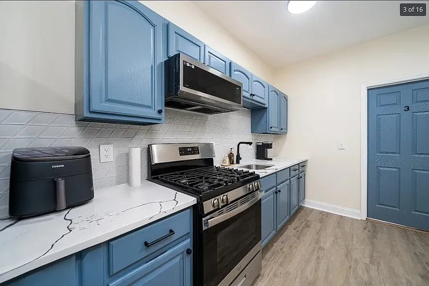 3 bed, 1.0 bath, 980 sqft, $2,800 — Photo 3