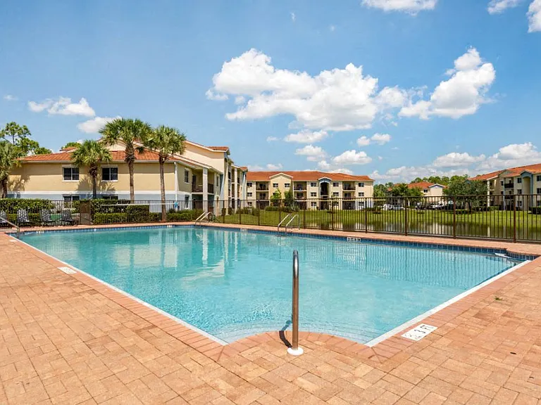 Tuscan Isle Apartments — Photo 3