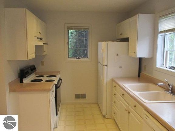 2nd image of 1413 E Gaylord St