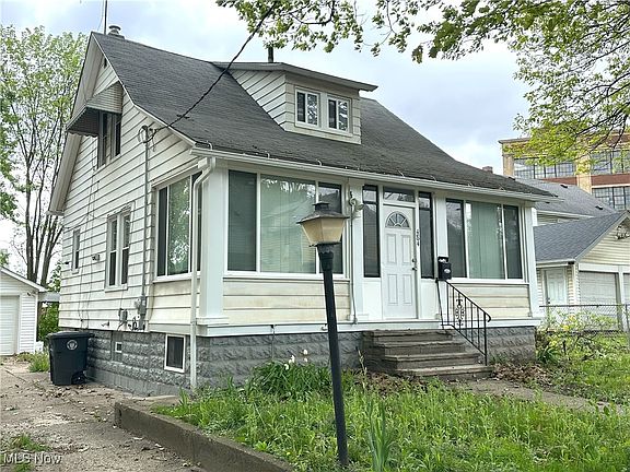 2nd image of 484 Hammel St