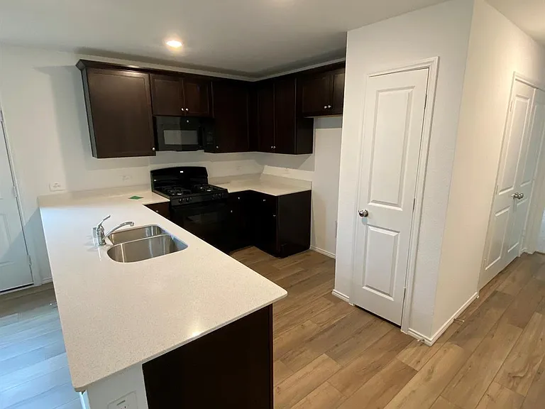 2504 Coronado Way — Photo 3
