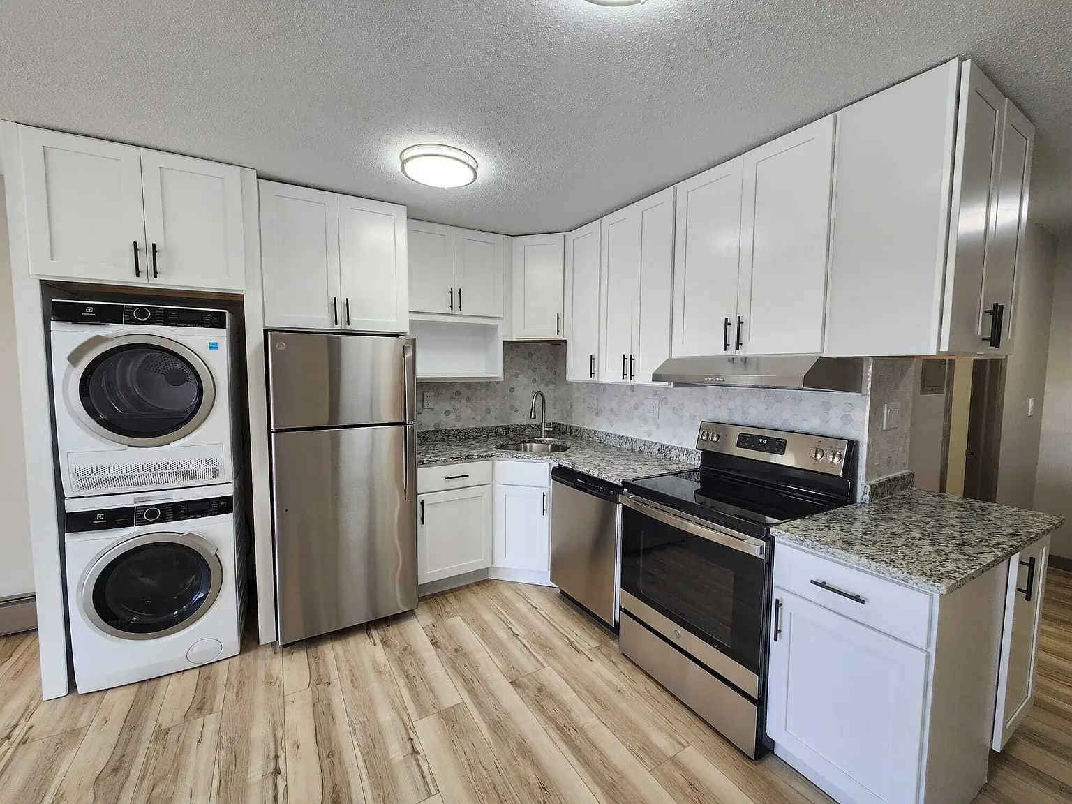 1 bed, 800 sqft, $1,750 — Photo 2