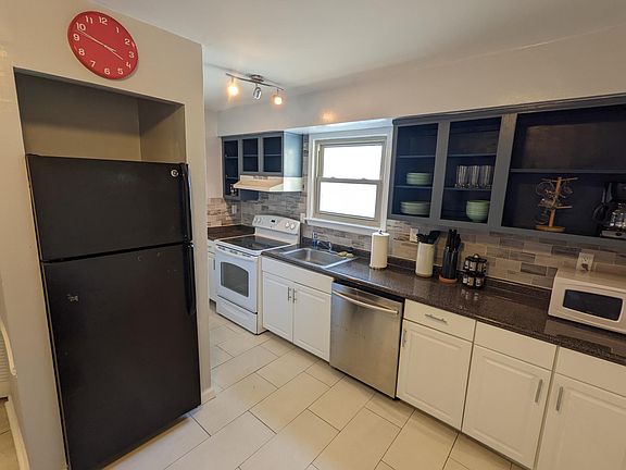 4th image of 1311 E Ocean View Ave #1