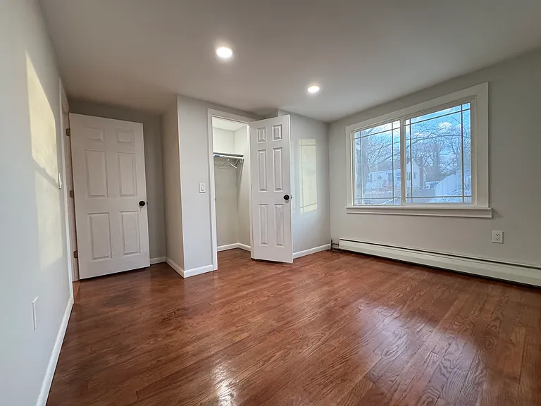 16 Elaine Dr — Photo 7