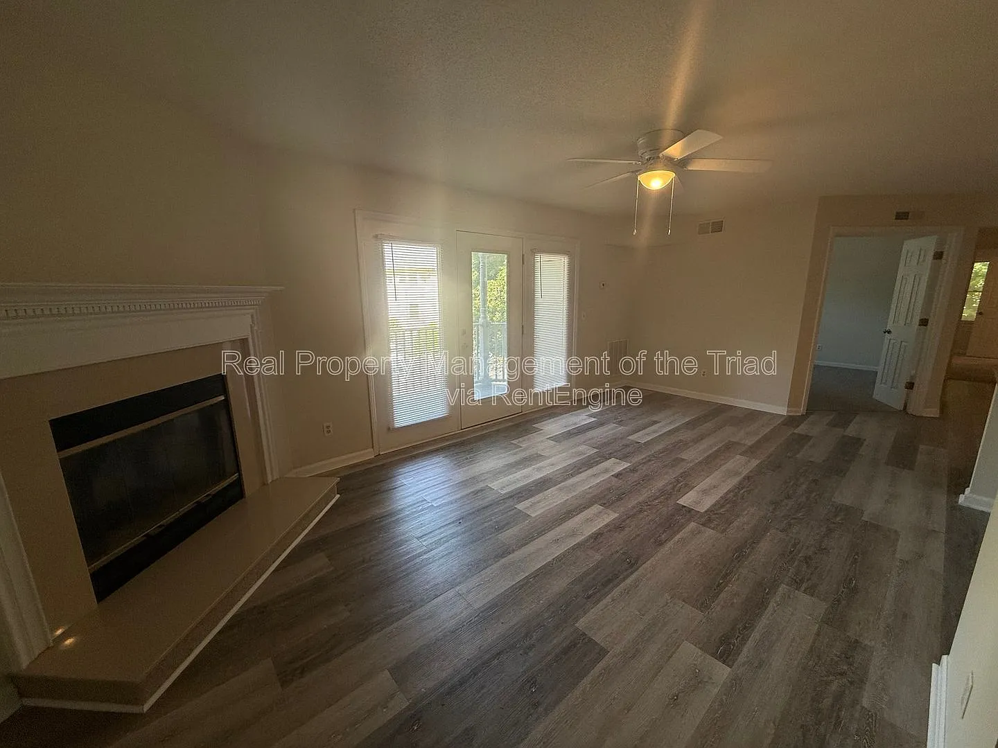 2 bed, 2.0 bath, 918 sqft, $1,190 — Photo 2