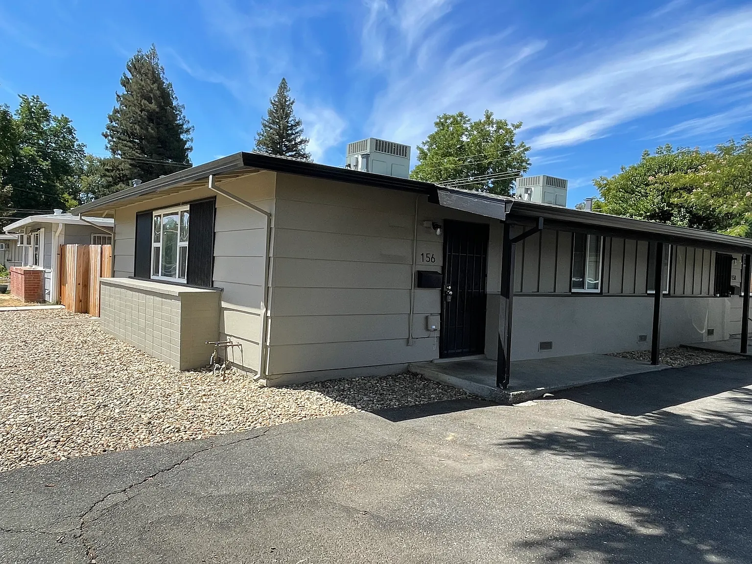 2 bed, 700 sqft, $2,200 — Photo 1