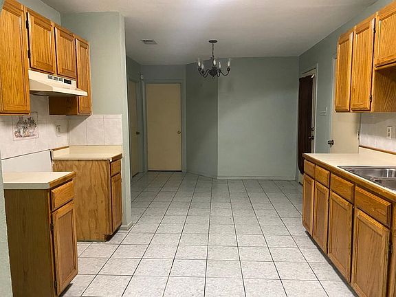 4th image of 214 River Bank Dr