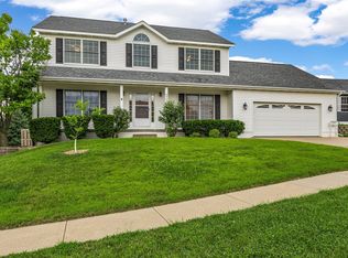 6907 Rockingham Dr SW, Cedar Rapids, IA 52404