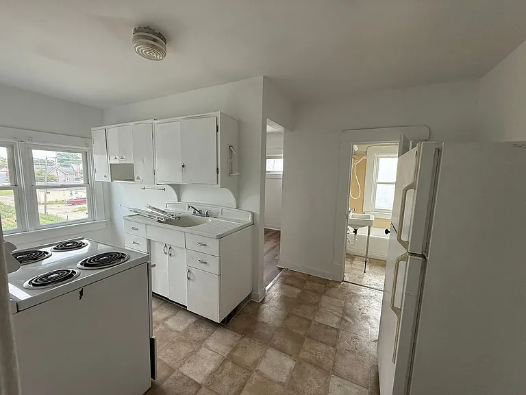 100 S College Ave #11 — Photo 6