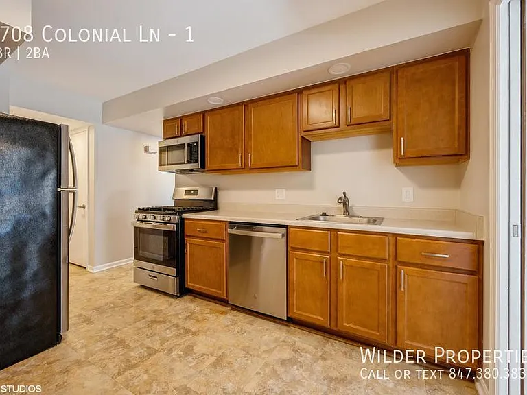 1708 Colonial Ln #1 — Photo 4