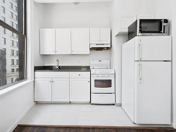 3rd image of 220 Park Ave S APT 5B