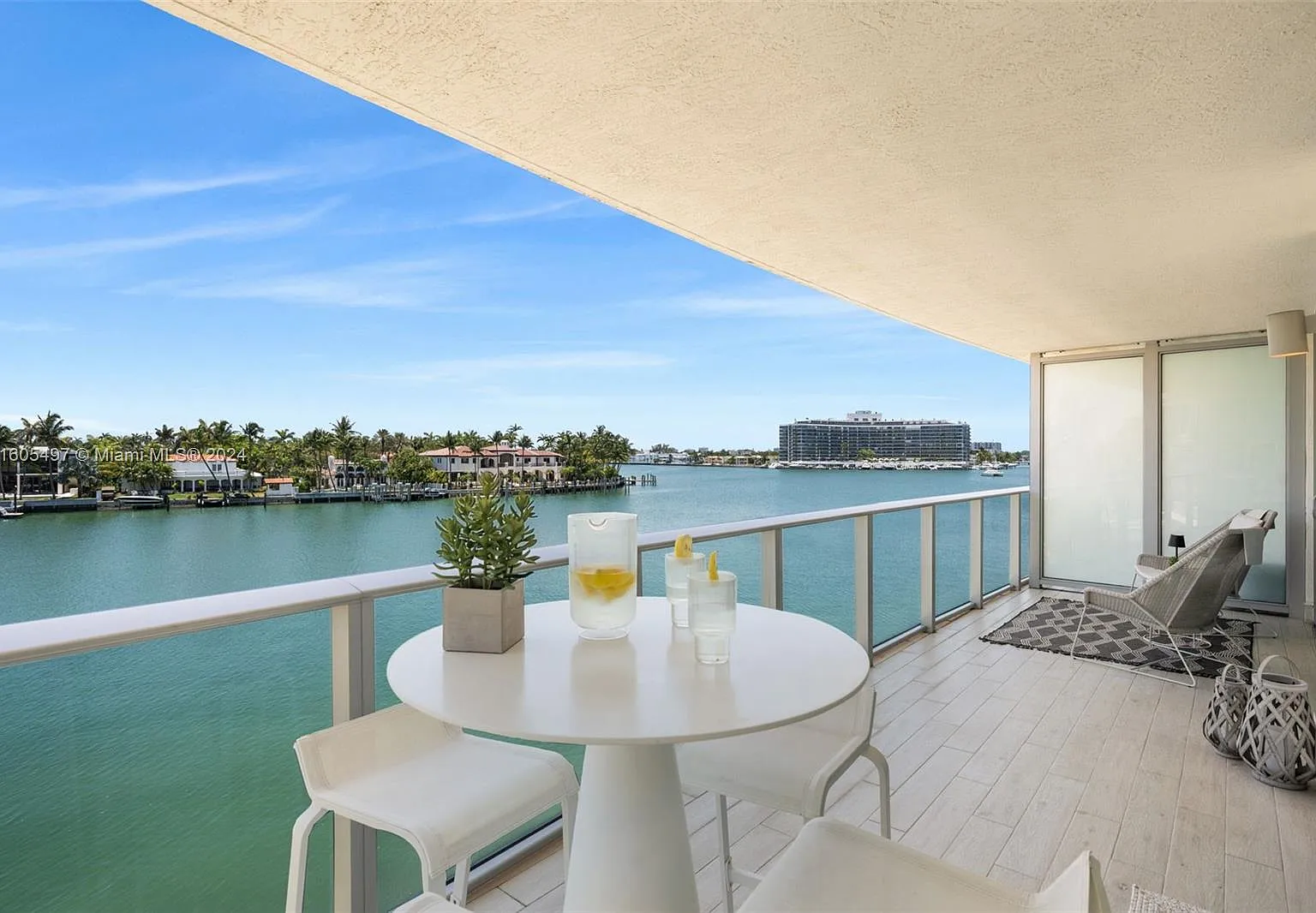 Amd Pl Of 2nd Ocean Front — Photo 1