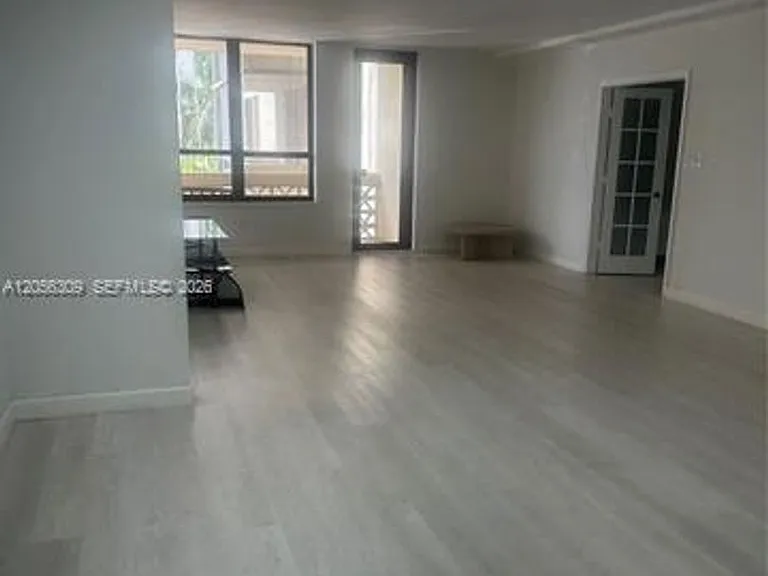 10185 Collins Avenue Cu #309 — Photo 2