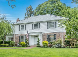 50 Bates Rd, Great Neck, NY 11020