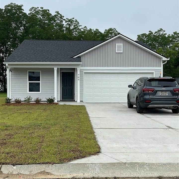 1st image of 709 Twin Oaks Cir