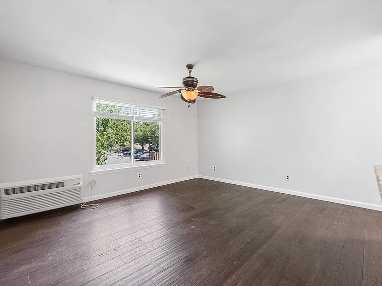 30 Bolton Ct — Photo 4