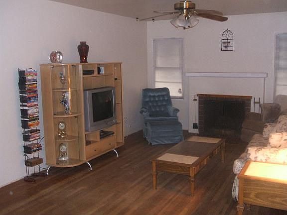 Open Floor Plan w/fireplace