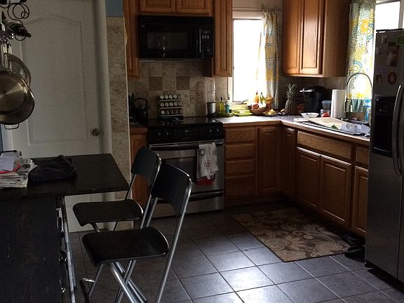 3rd image of 1009 Ord St