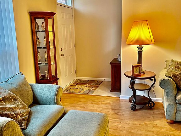 3rd image of 29737 Nottingham Cir #10