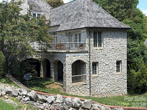 3rd image of 2214 La Maison Dr