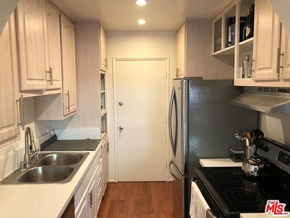4th image of 960 Larrabee St APT 106