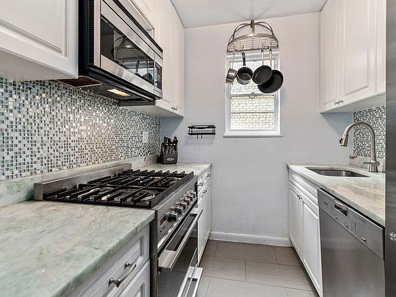 4th image of 311 E 71st St APT 6G