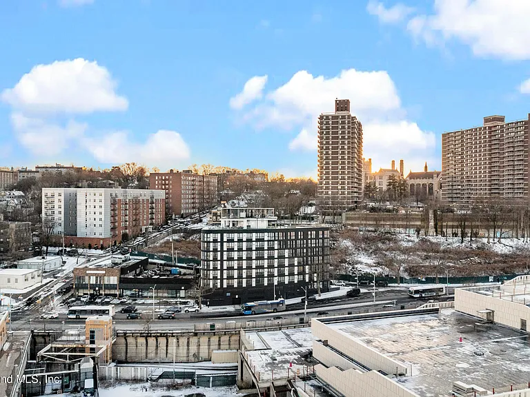 5 Stuyvesant Pl #7C — Photo 3