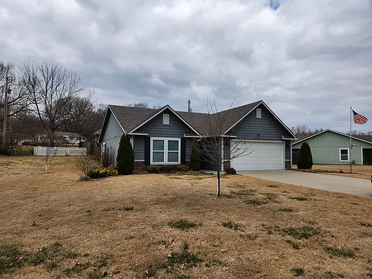 3003 NE Walnut Grove Rd — Photo 3