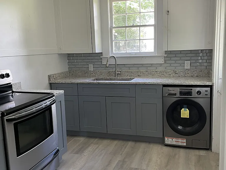 129 N Meridian St #2 — Photo 8