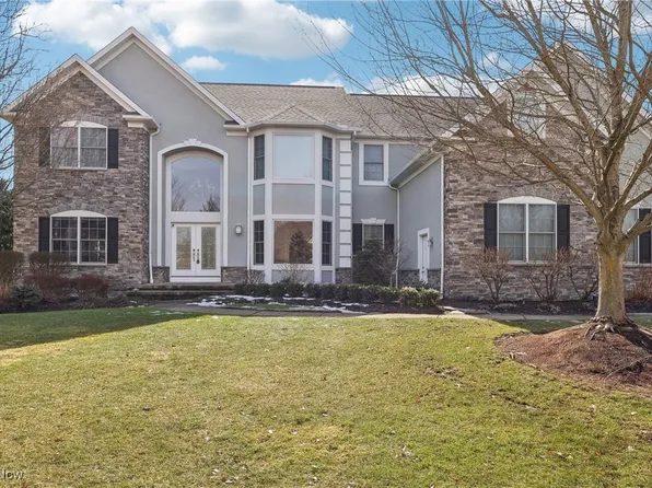 7405 Royal Portrush Dr, Solon, OH 44139