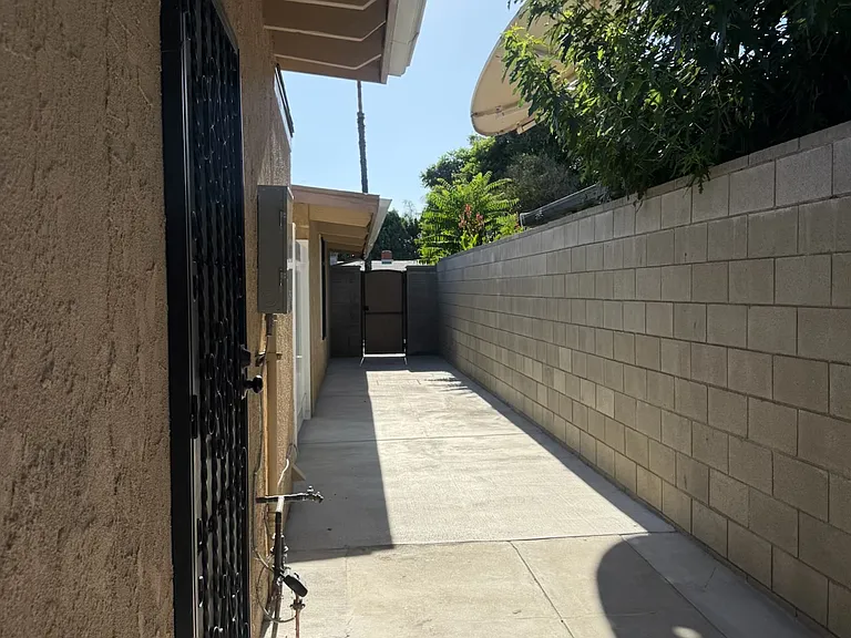 7840 Aura Ave — Photo 2