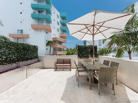 4th image of 225 Collins Ave APT 3I