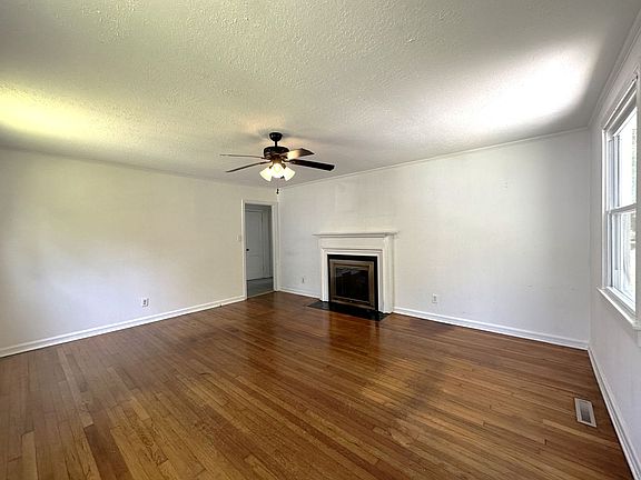 3rd image of 401 S Audubon Ave