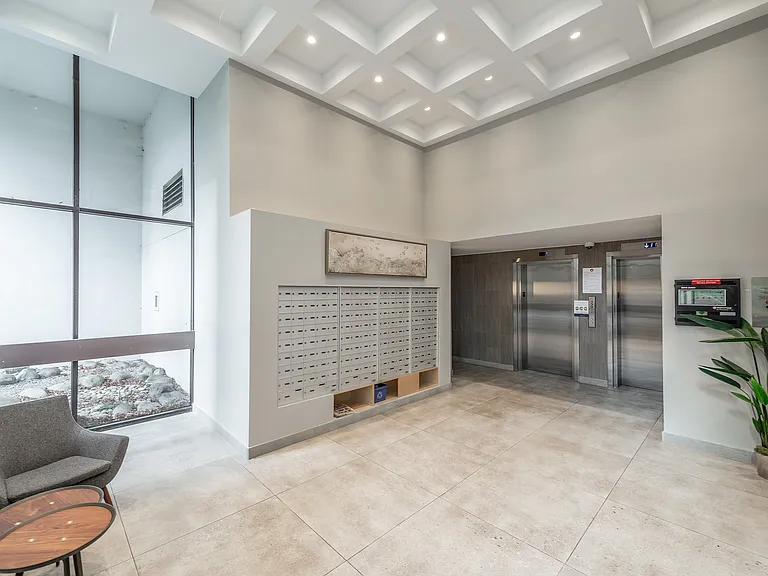 1005 Jervis St — Photo 16