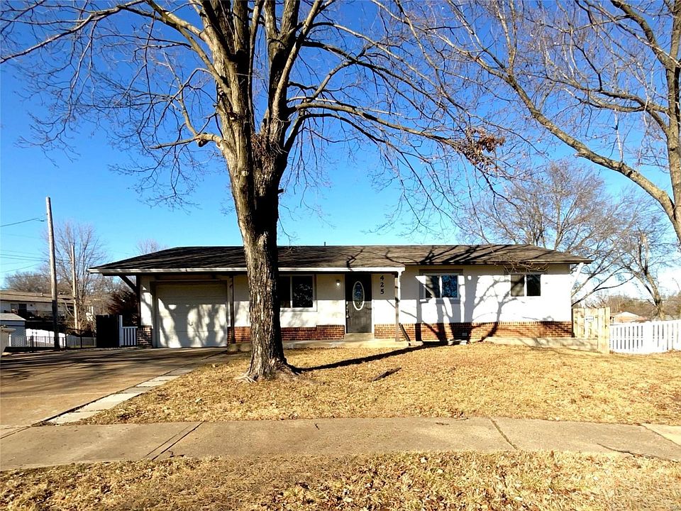 1st image of 425 Rockview Dr