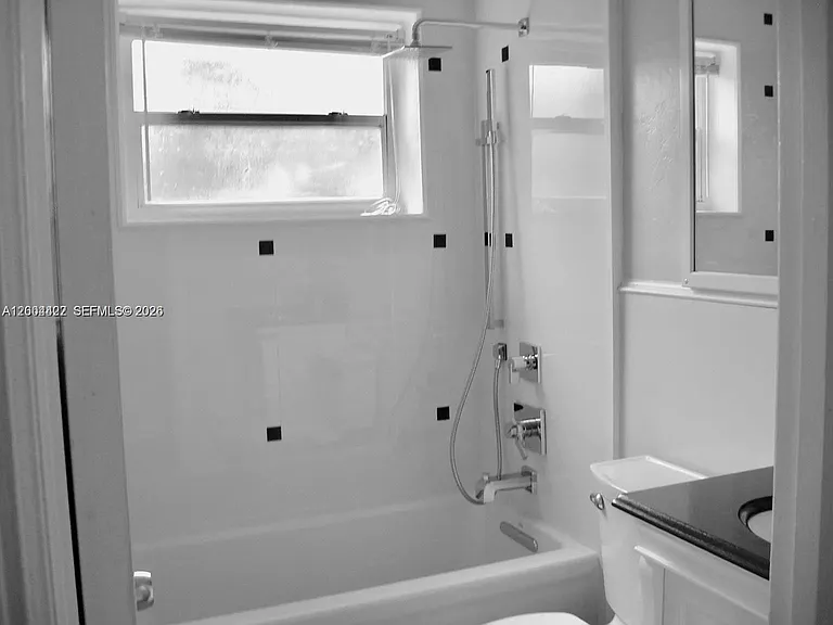 2140 NE 180th St — Photo 6
