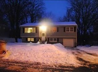 8 Lynbrook Rd, Poughkeepsie, NY 12603