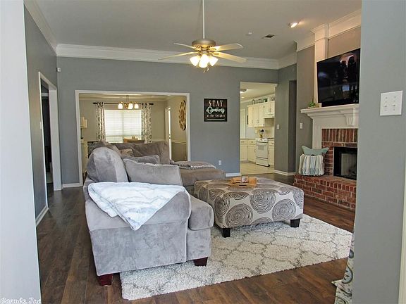 3rd image of 6 Woodbrook Ct