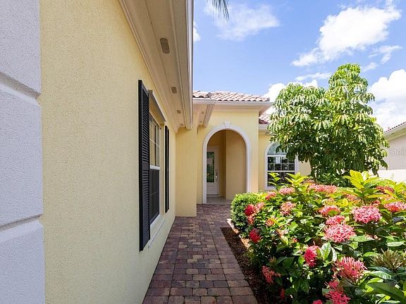 3rd image of 11802 Fiore Ln