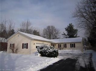 100 Mapleridge Rd, Chagrin Falls, OH 44022