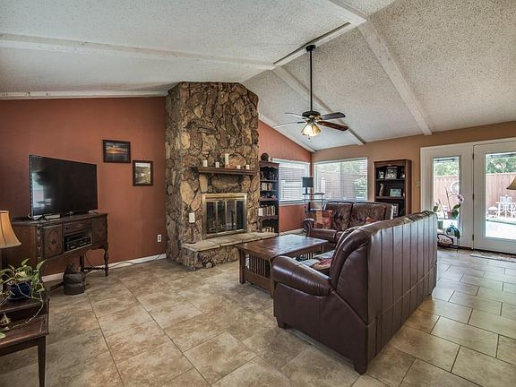 5th image of 3021 Hillsdale Ln
