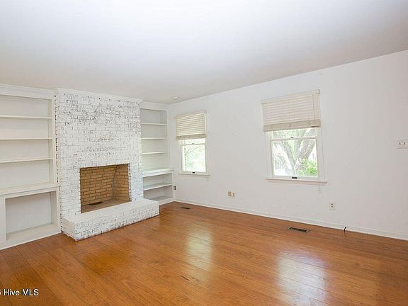 5th image of 360 Spring Lake Dr