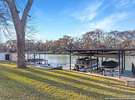 2nd image of 530 Woodlake Dr